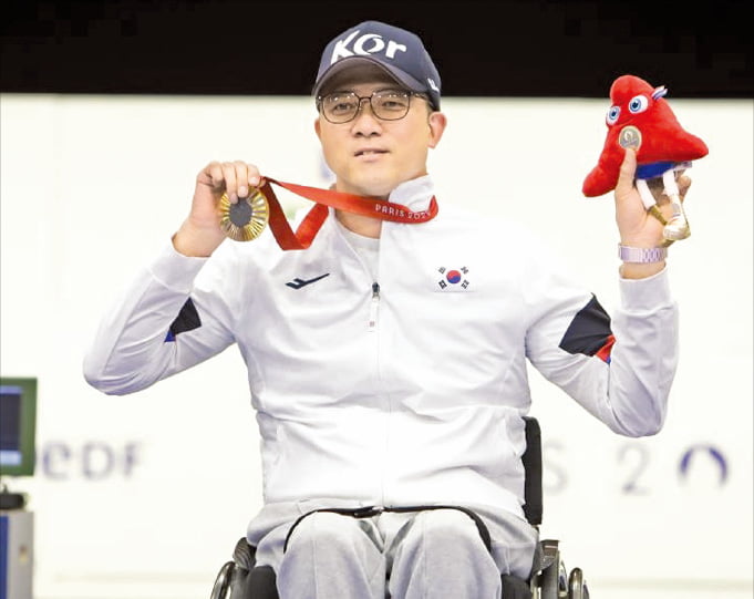 阿森纳本赛季英超8场3次染红，比此前两个赛季红牌总数还多