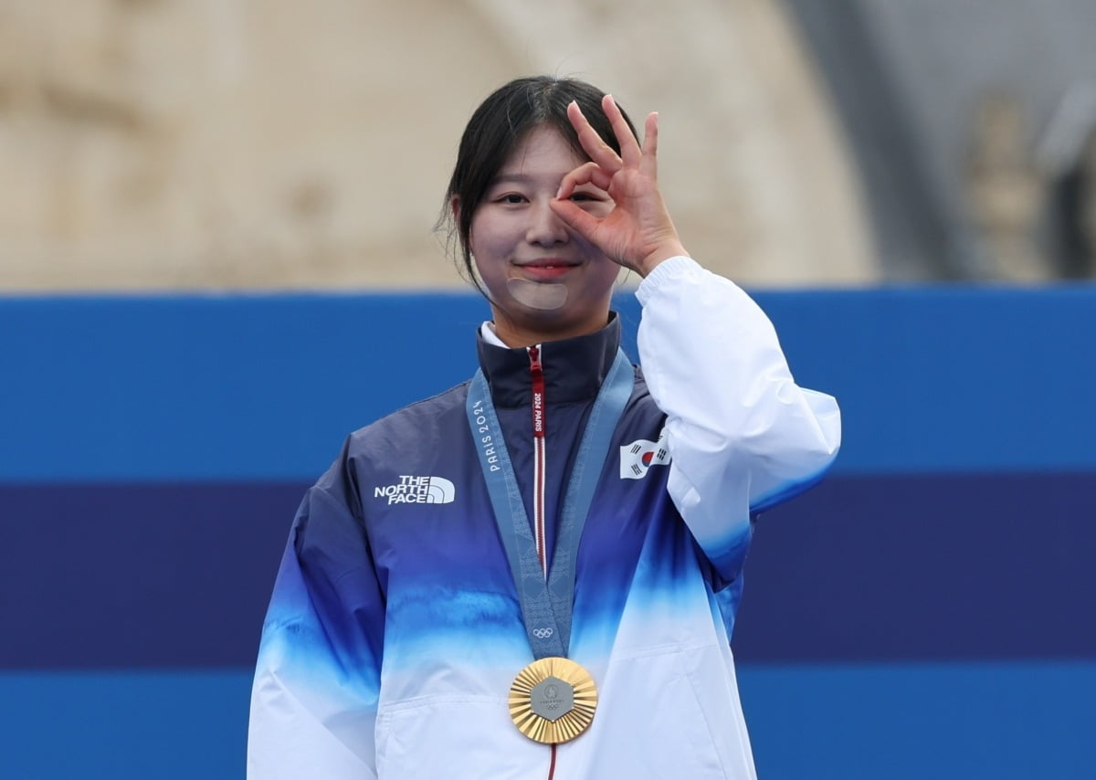7场6球5造良机：“闪击侠”姆贝乌莫闪耀&持续吸引关注
