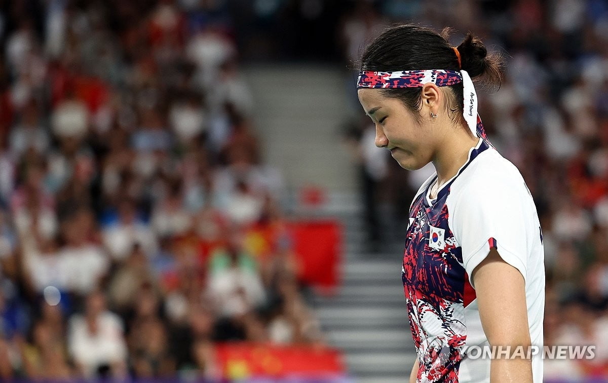 B费助攻加纳乔内切抽射破门 曼联3-0领先莱斯特城