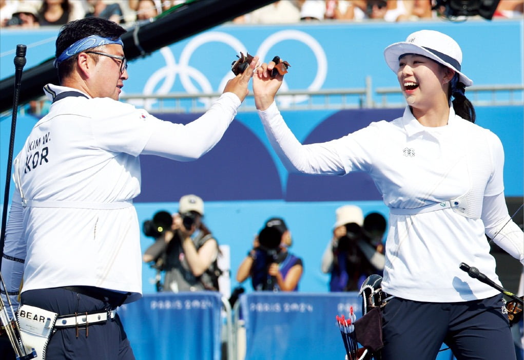 法国战意大利海报：格子、孔德、奥利塞、小埃梅里等人出镜