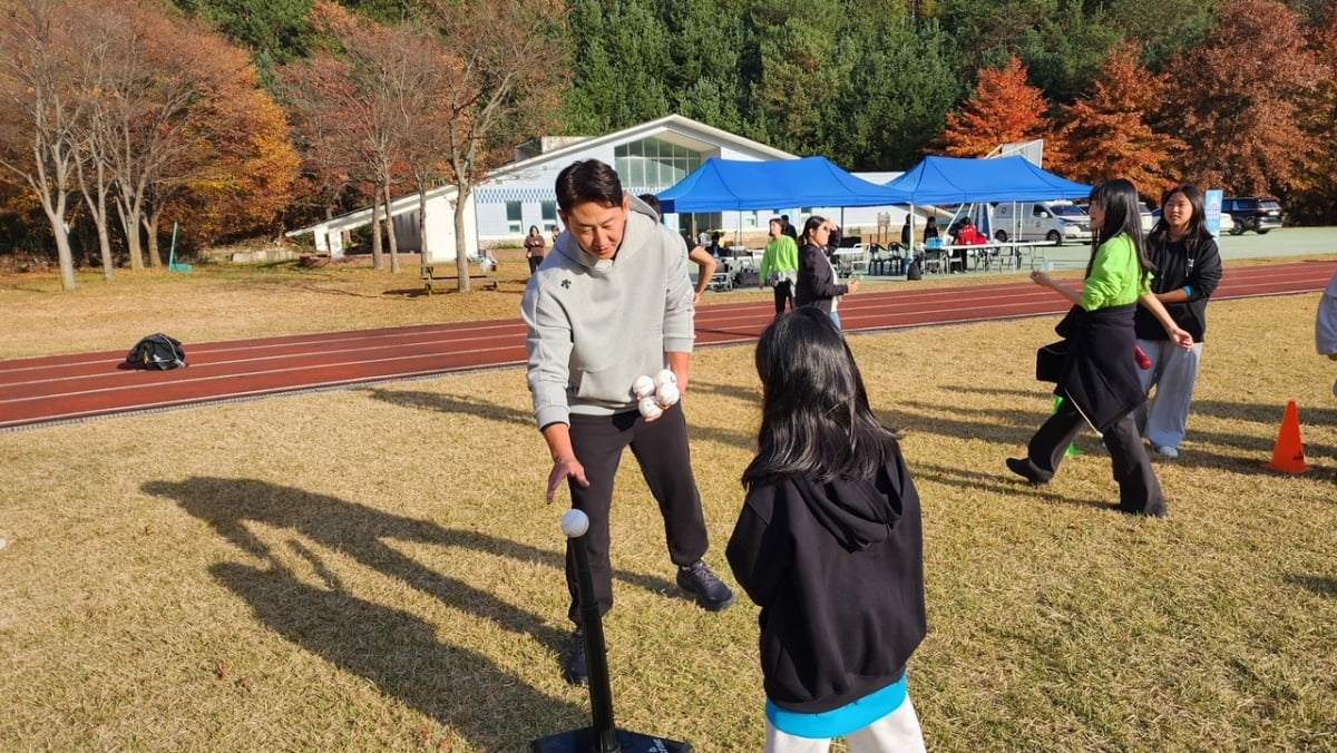 天空：曼联有信心周五中午前让乌加特完成注册，让他赶上双红会