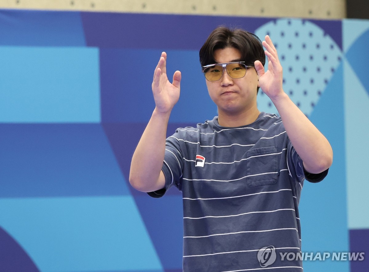 滕哈赫：在阿贾克斯就安排马兹拉维踢过10号位 我知道穆帅要打反击