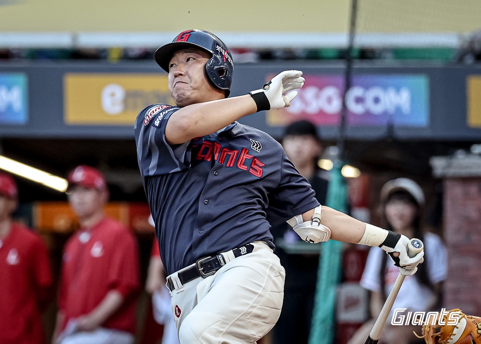 足坛历史射手榜：C罗居首梅西第二 莱万660球并列第七