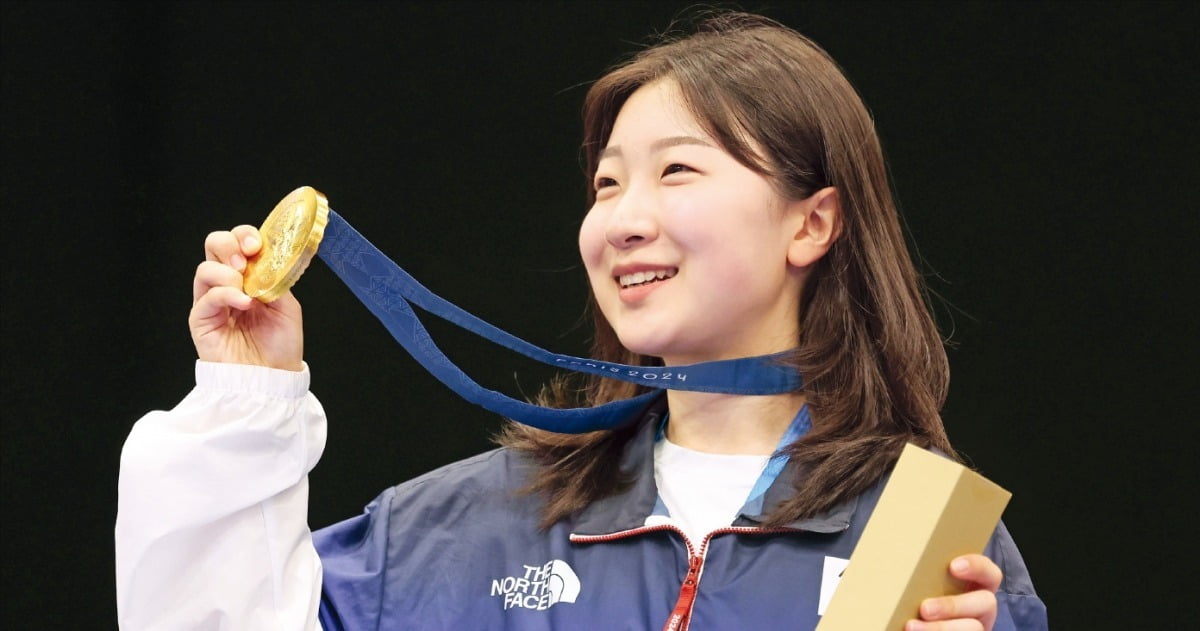 ⚽法甲半场：德尔卡斯蒂略点射破门登贝莱头槌追平 巴黎暂时1-1布雷斯特