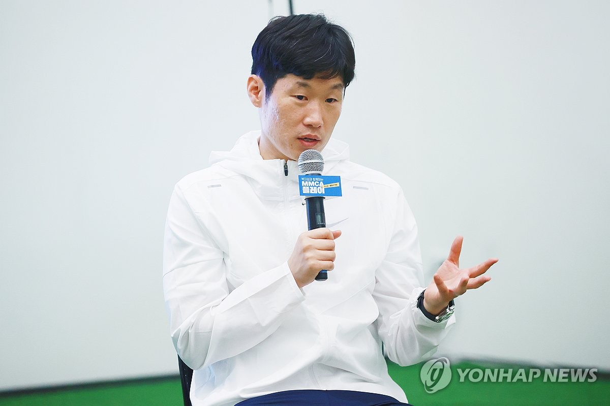 TA：曼联已经关注弗林蓬几个赛季了，皇马也在关注他