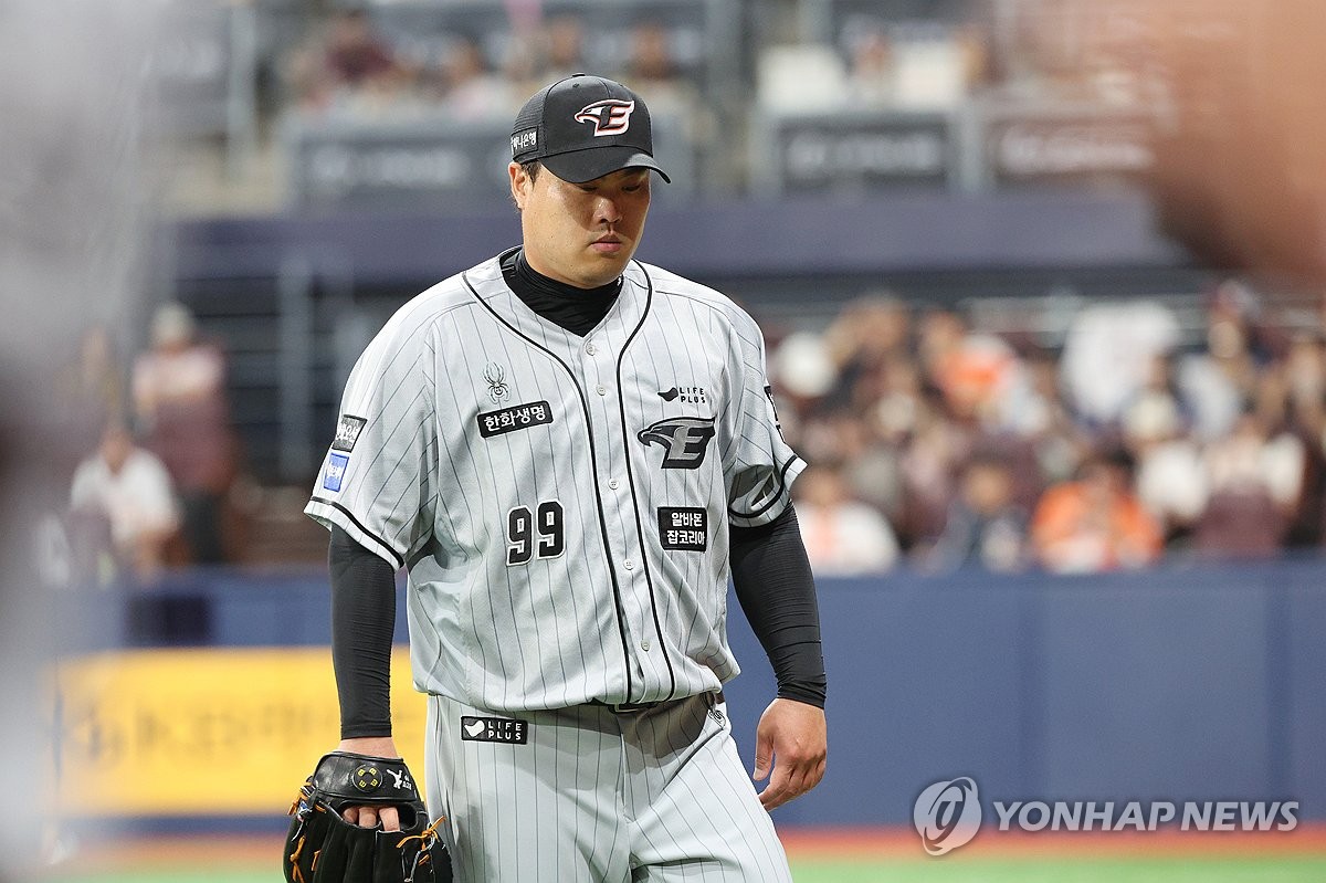 B费助攻加纳乔内切抽射破门 曼联3-0领先莱斯特城