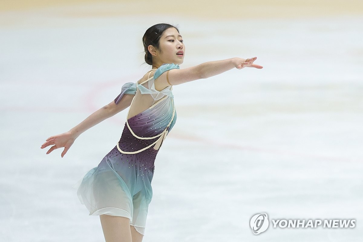 达成国米生涯100场里程碑，姆希塔良获赠纪念球衣