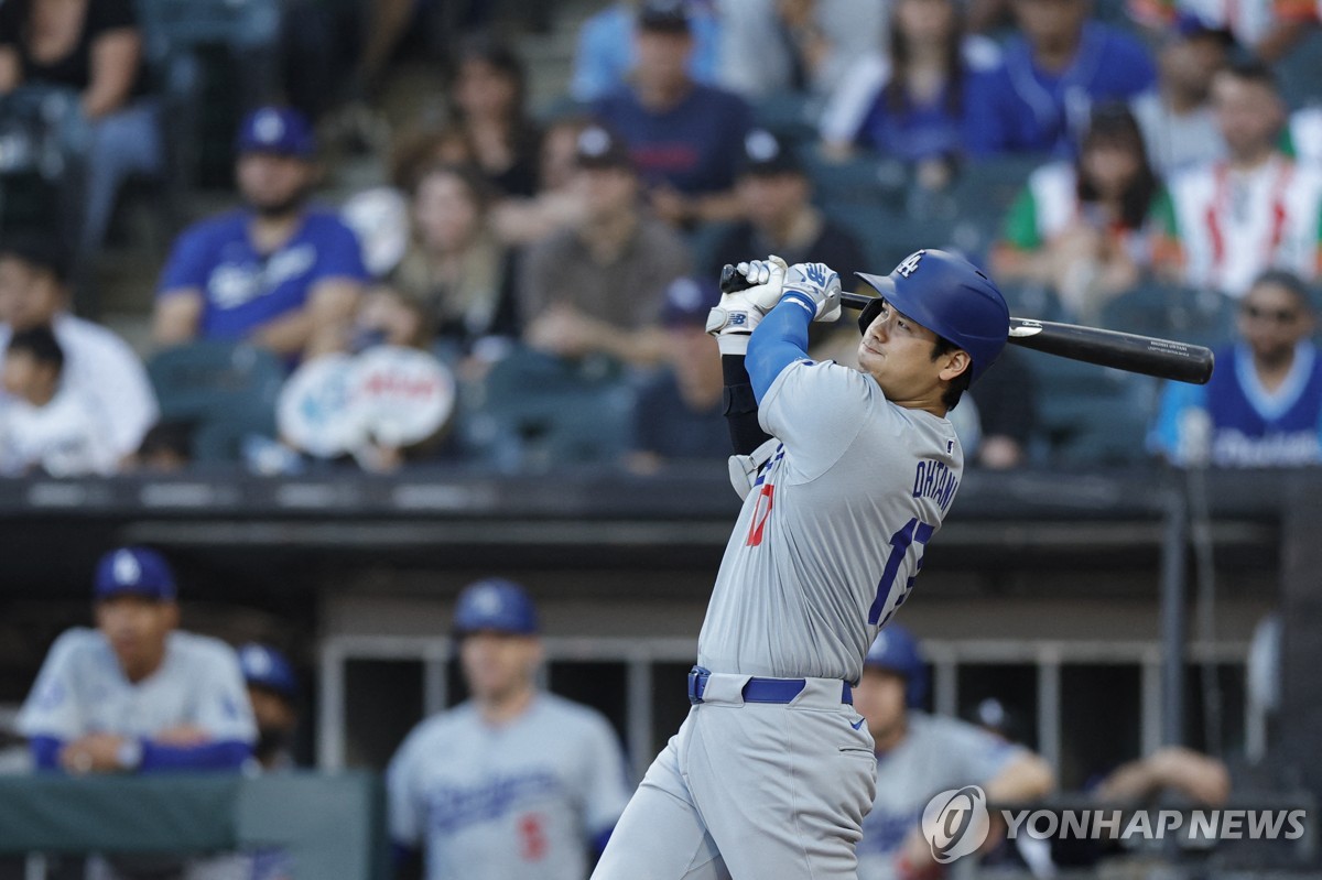 状态火热！琼斯狂砍31分8篮板11助攻 董健独中6记三分 帮助香港2-0领先