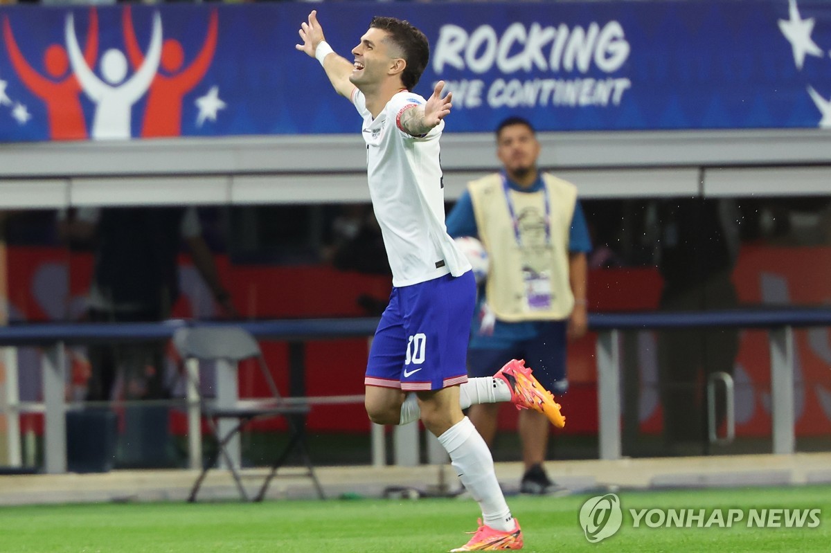 梅开二度！莱万逼近欧冠百球 30岁后轰入51球 今夜比肩C罗