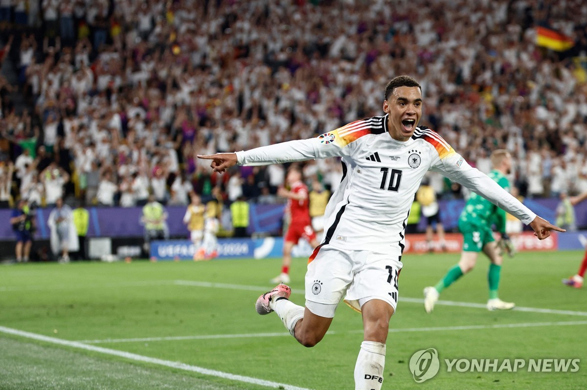 三年两获奖！官方：马丁内斯当选FIFA2024年度最佳门将