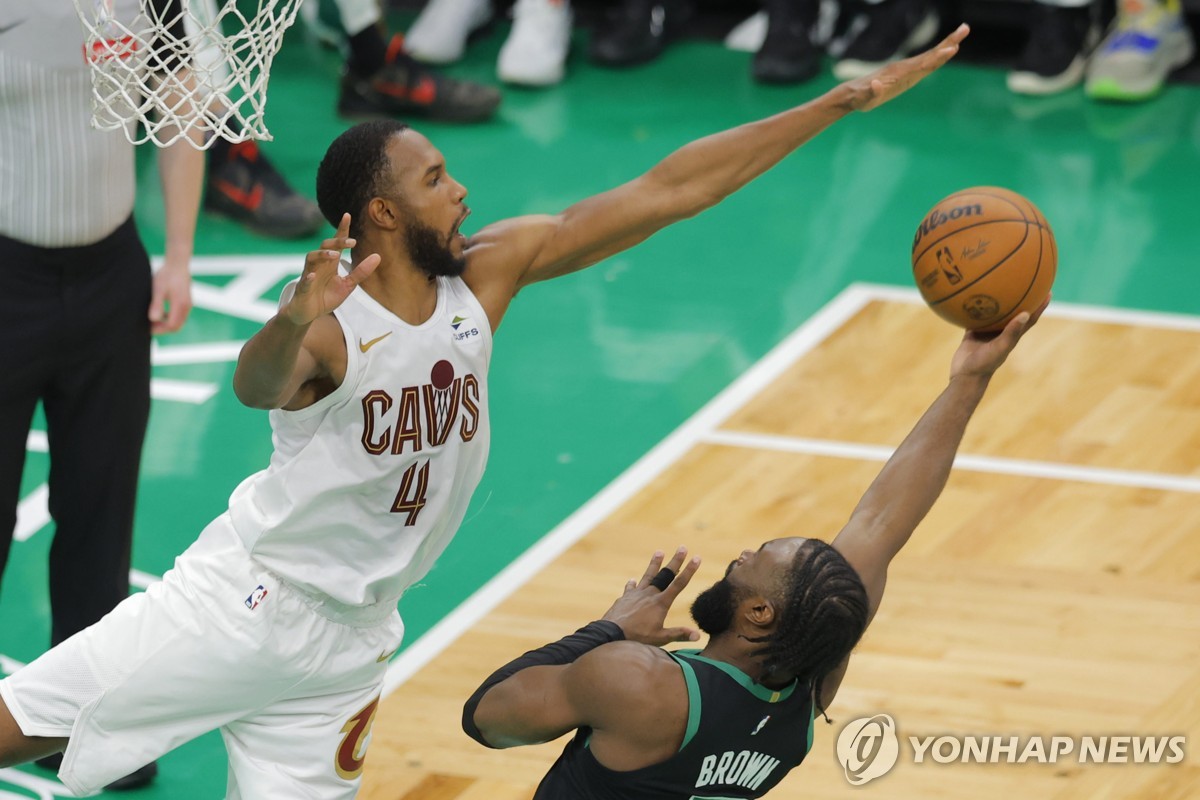 再次领先！库卢助攻布伦南·约翰逊破门，热刺2-1罗马