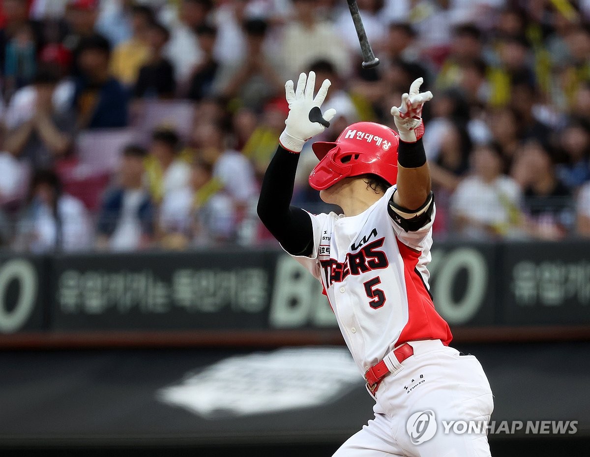 拜仁前10轮德甲结束后领先第二名5分，为9年来最大差距