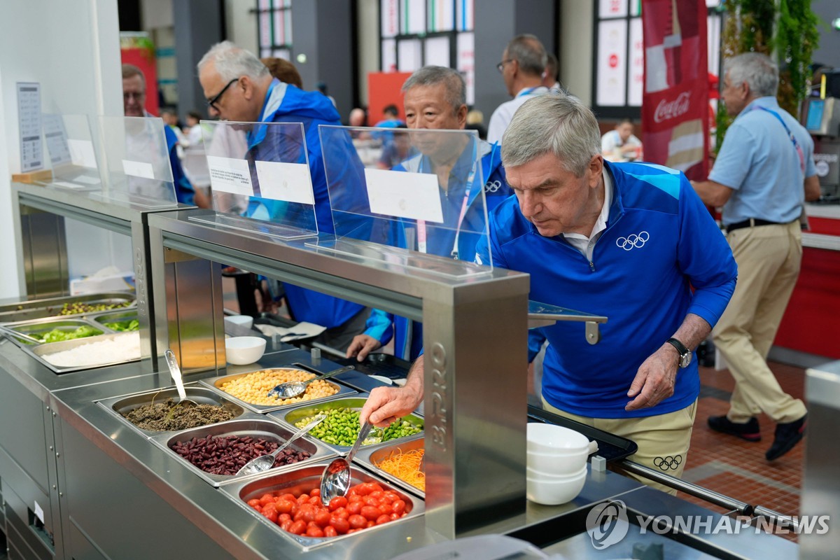 沙欣：我清楚萨比策更喜欢踢6号位；吉滕斯希望迈出下一步