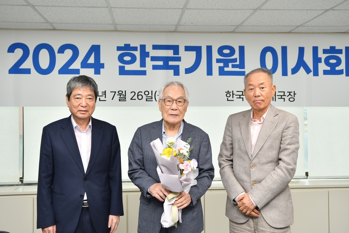 ✅拉波尔塔：球队与耐克匹配了一份10年新的报价 将于近日公布
