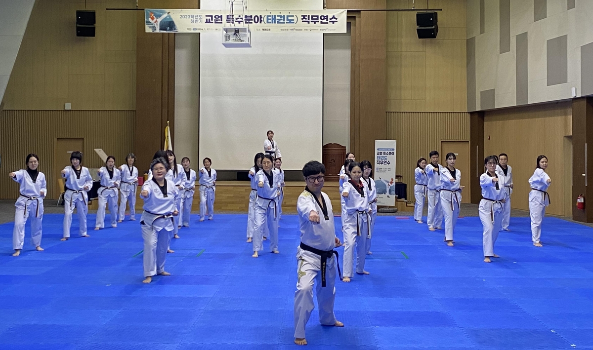 索兰克梅开二度！近4场面对红魔已狂轰5球，热刺暂3-0曼联